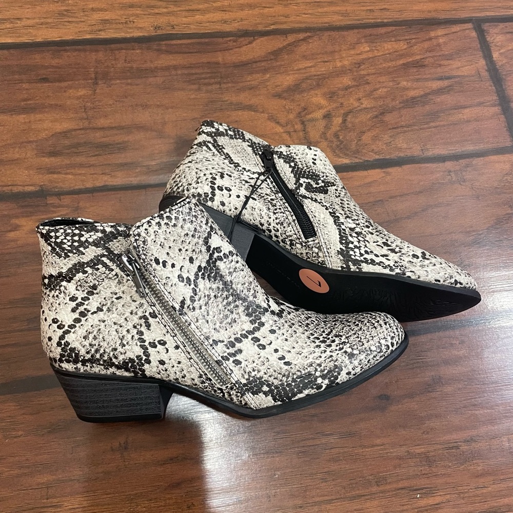 Snake print booties size 7 new unionbay